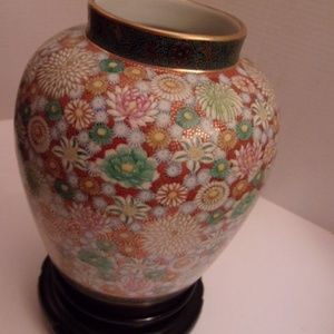 RARE WWII SHOZAN KUTANI HAND PAINTED VASE.